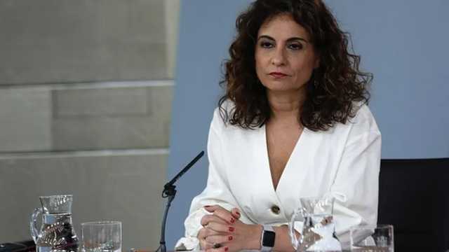 La ministra de Hacienda de España, María Jesús Montero, durante rueda de prensa. (Foto: Wikimedia)